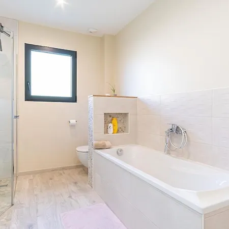 Holiday home La Maison Du Bonheur - Private Heated Pool *